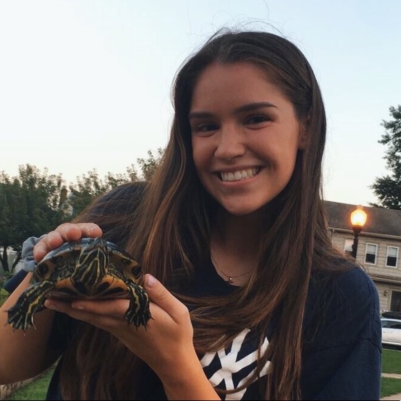 Meet your Posher, Caroline - Picture 1 of 1